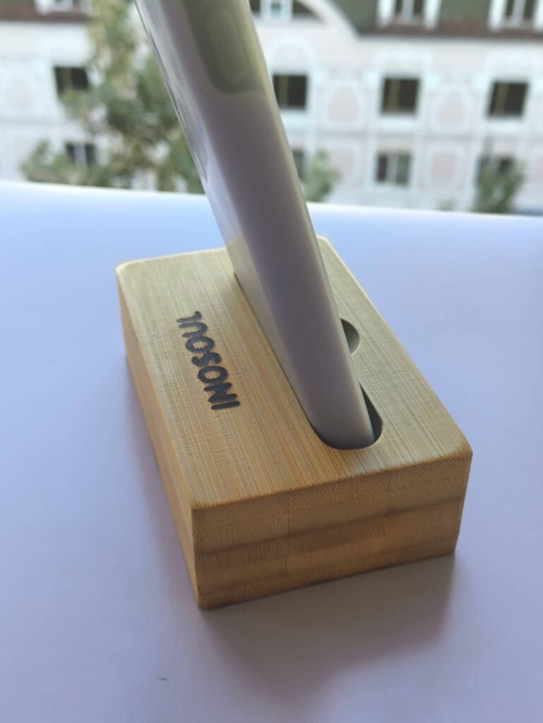 phonespeaker with phone angle